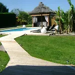 & D'hotes - Le Petit Bali 3* Saint-Pandelon